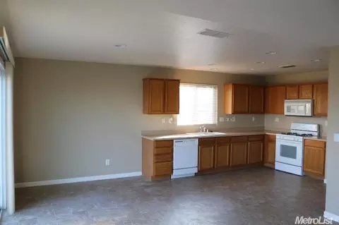 10882 Woodring Dr, Mather, CA 95655 photo 2