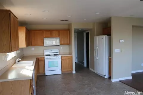 10882 Woodring Dr, Mather, CA 95655 photo 3