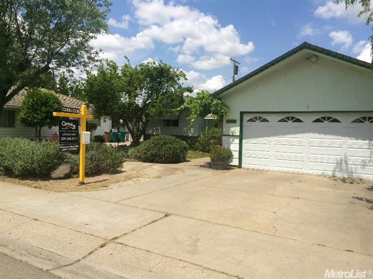 1907 W Elm, Lodi, CA 95242 photo 2
