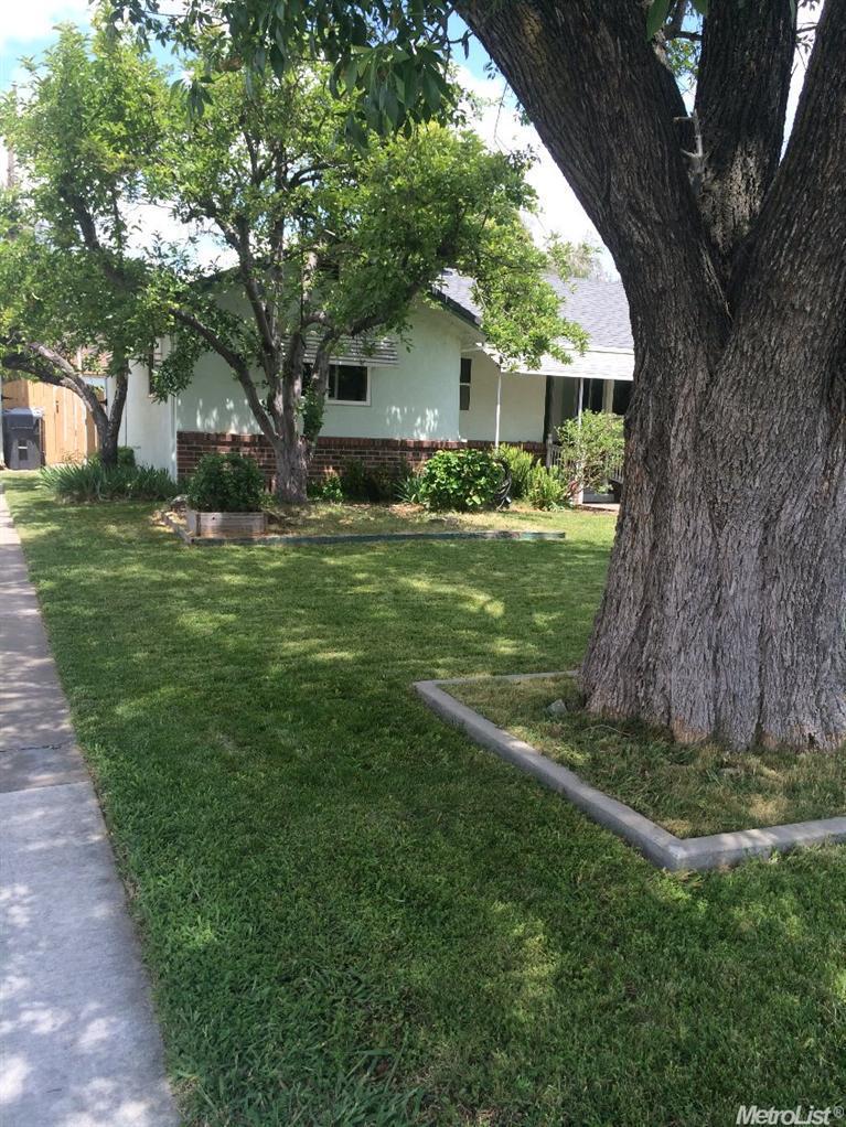 1907 W Elm, Lodi, CA 95242 photo 1