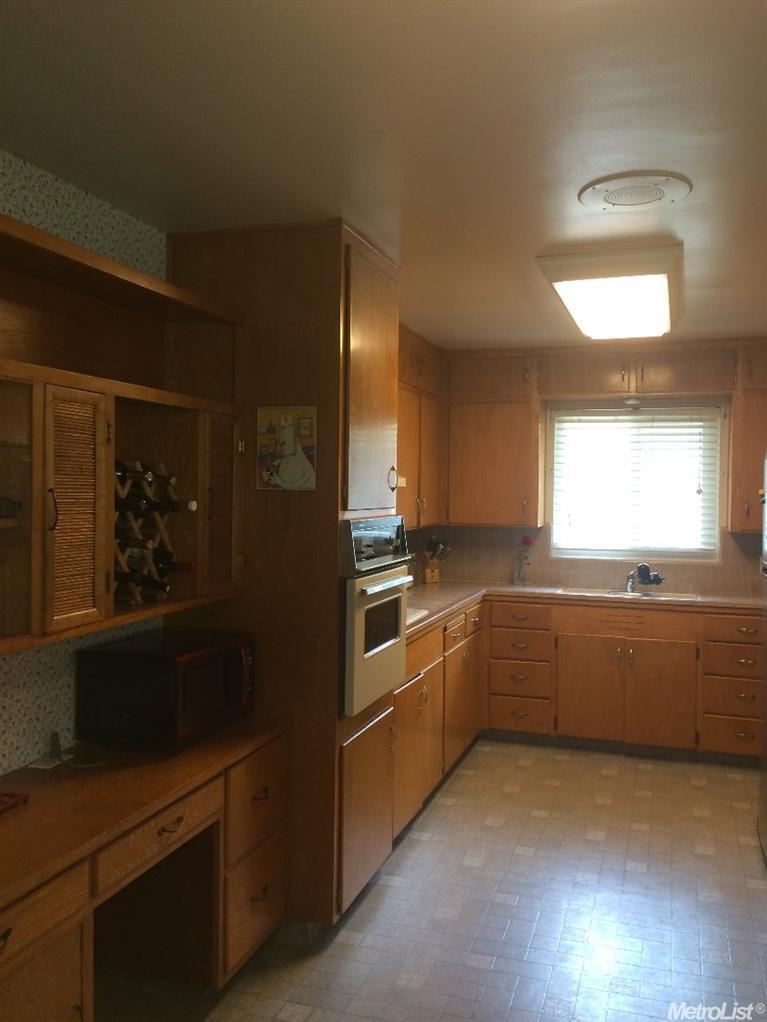1907 W Elm, Lodi, CA 95242 photo 4