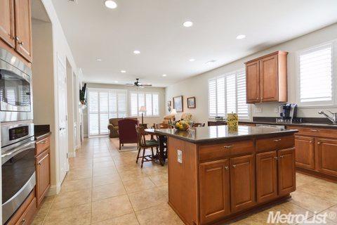 2389 Shadow Berry Dr, Manteca, CA 95336 photo 9
