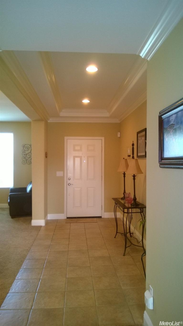 348 Burlington Dr, Tracy, CA 95376 photo 2