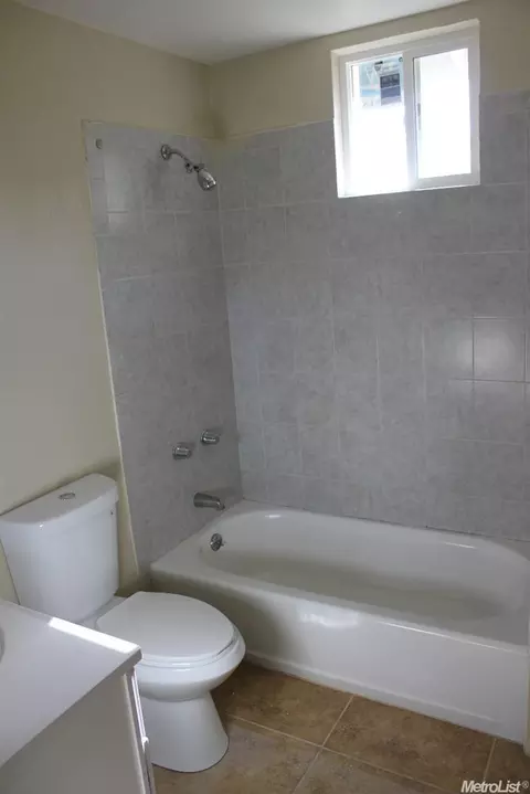 1806 Spokane St, Modesto, CA 95358 photo 4