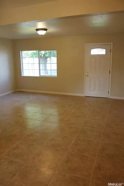 1806 Spokane St, Modesto, CA 95358 photo 2