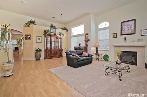 3889 Wright St, Turlock, CA 95382 photo 2