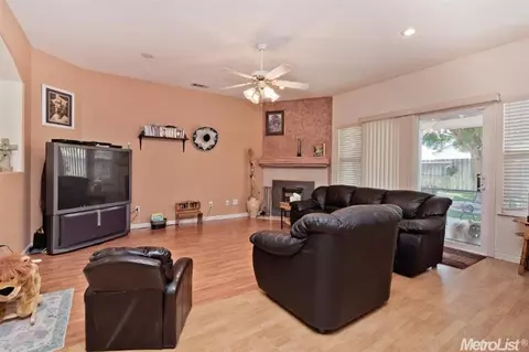 3889 Wright St, Turlock, CA 95382 photo 7