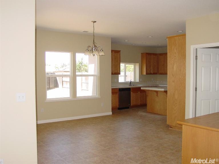 815 Seventh St, Ripon, CA 95366 photo 2