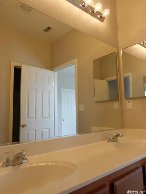 821 Courtyards Loop, Lincoln, CA 95648 photo 4