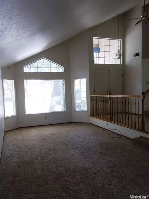 3813 Sharpsburg Dr, Modesto, CA 95357 photo 2