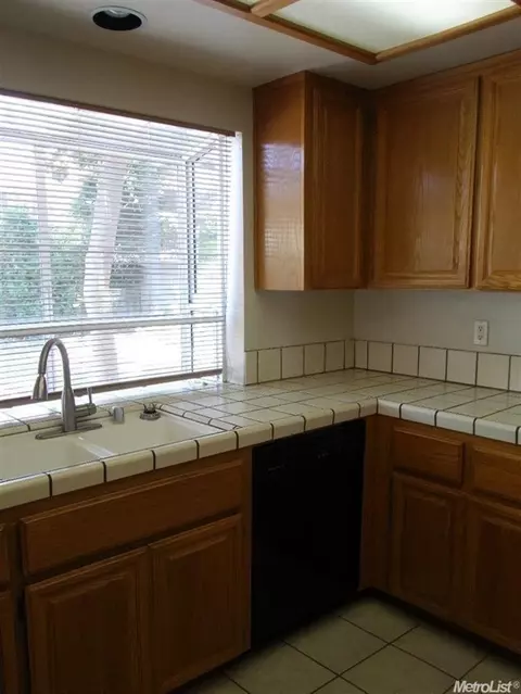 3813 Sharpsburg Dr, Modesto, CA 95357 photo 6