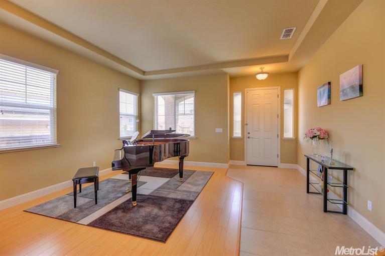683 Lefevre Dr, Folsom, CA 95630 photo 4