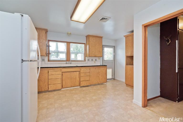 1613 Wolf Ave, Modesto, CA 95358 photo 8