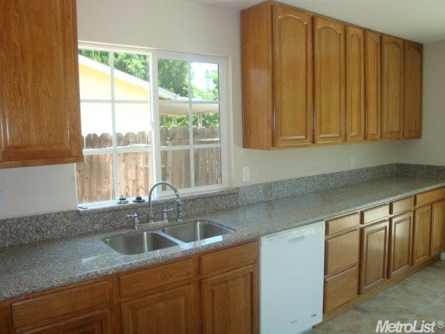 1016 Mathia Dr, Modesto, CA 95351 photo 3