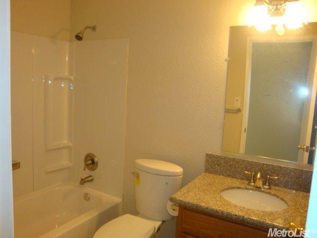 1016 Mathia Dr, Modesto, CA 95351 photo 8