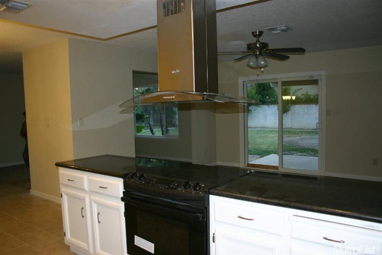 2233 Lavon Ln, Ceres, CA 95307 photo 4