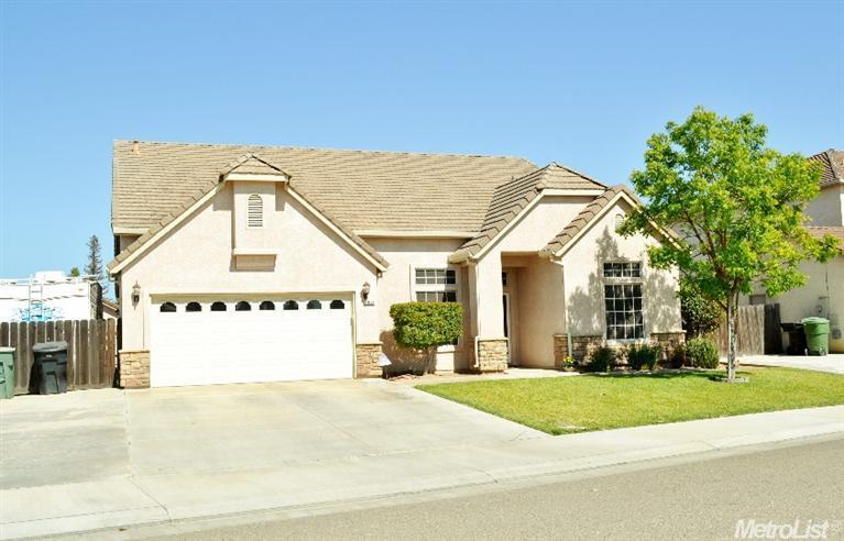 1068 Ash Ave, Ripon, CA 95366 photo 2