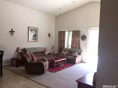 1408 Angus, Patterson, CA 95363 photo 2