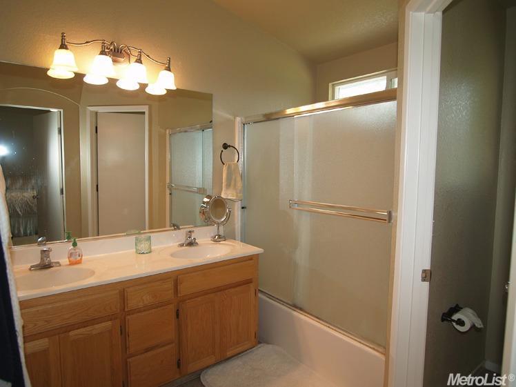 872 Rolling Oak Ct, Modesto, CA 95351 photo 17