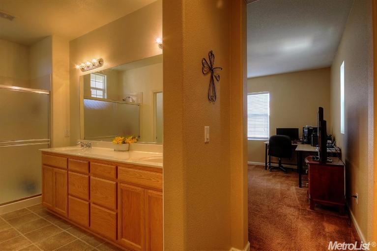4318 Roxbury Dr, Tracy, CA 95377 photo 17