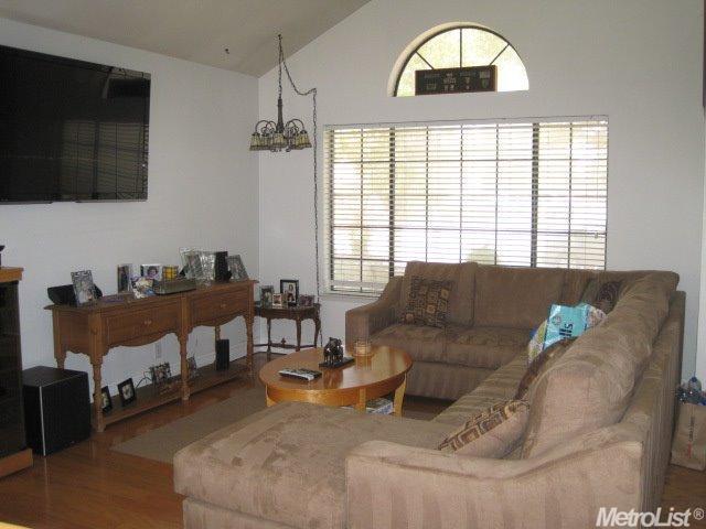805 Glacier St, Tracy, CA 95376 photo 4