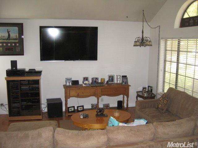 805 Glacier St, Tracy, CA 95376 photo 5
