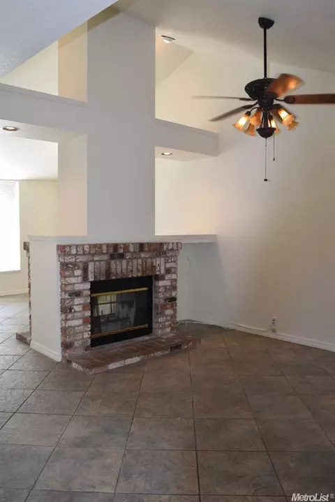 2020 Cobblestone Mnr, Modesto, CA 95355 photo 4