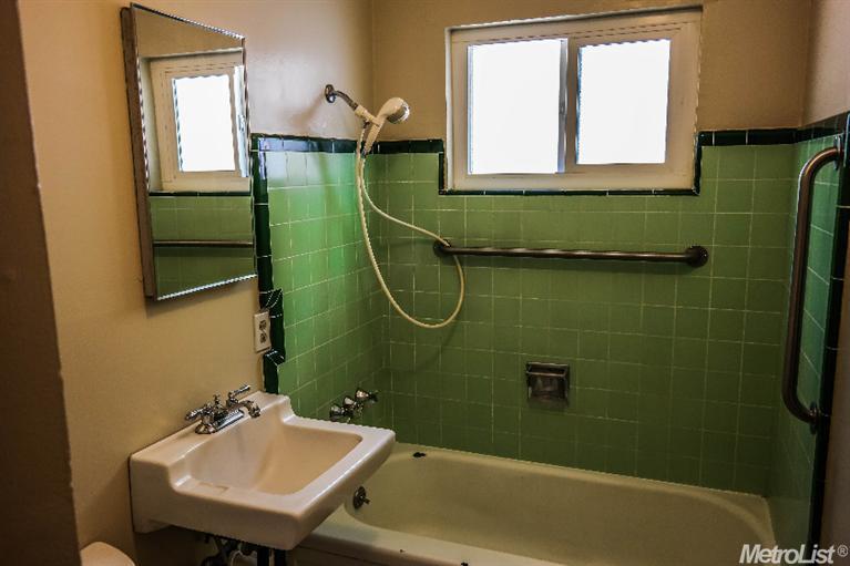 916 Bowen Ave, Modesto, CA 95350 photo 9