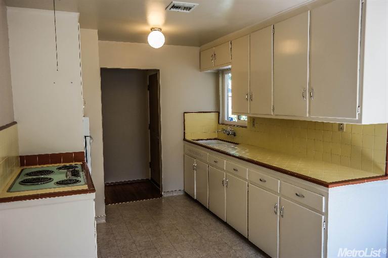 916 Bowen Ave, Modesto, CA 95350 photo 3