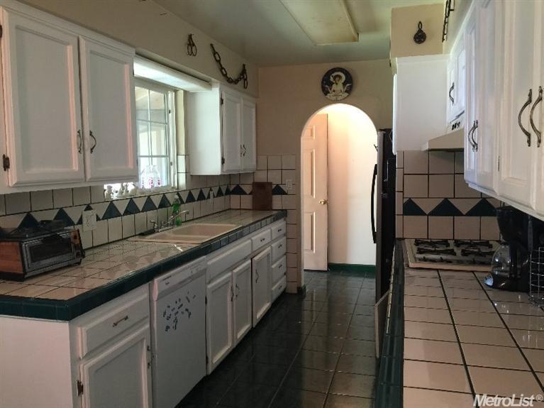 600 Lenore Dr, Modesto, CA 95351 photo 3