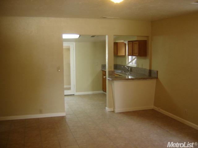 217 Pueblo Ave, Modesto, CA 95351 photo 2