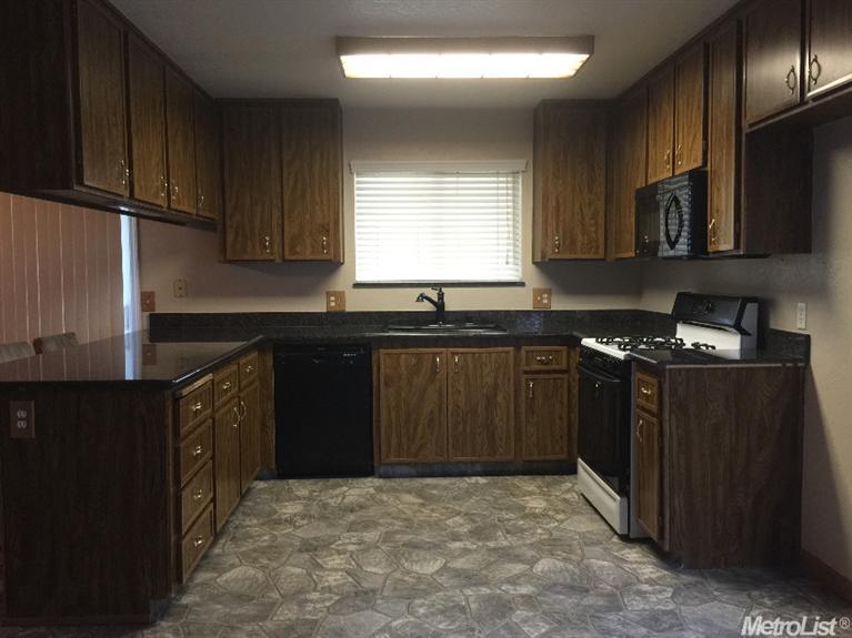 1363 Snyder St, Manteca, CA 95336 photo 6