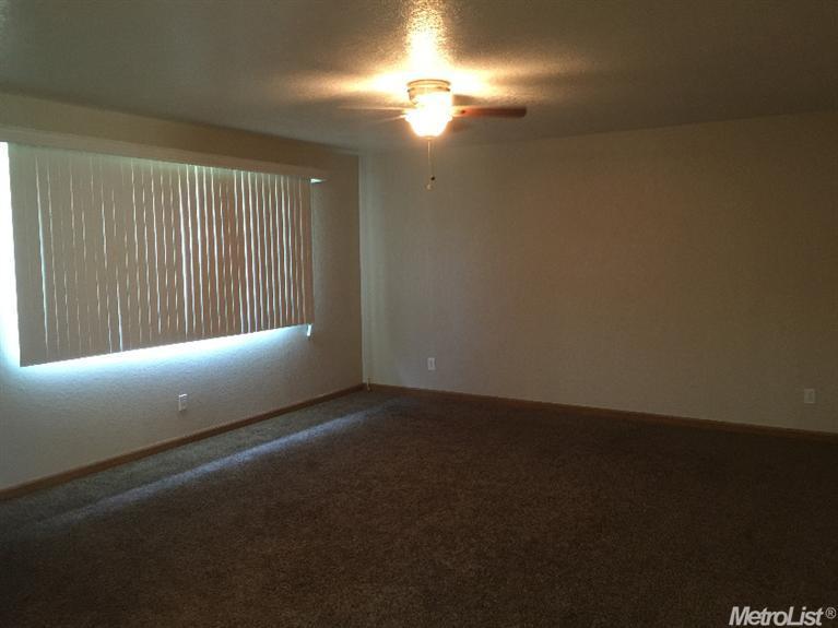 1363 Snyder St, Manteca, CA 95336 photo 8