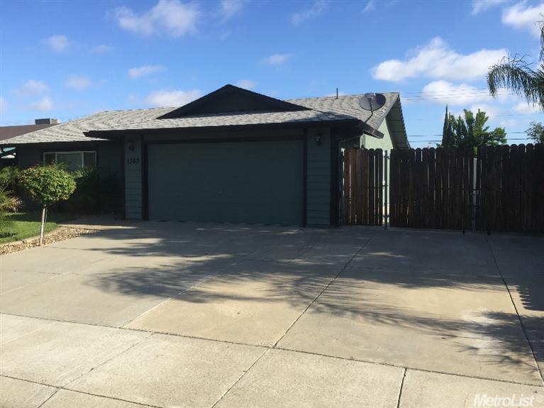 1363 Snyder St, Manteca, CA 95336 photo 2