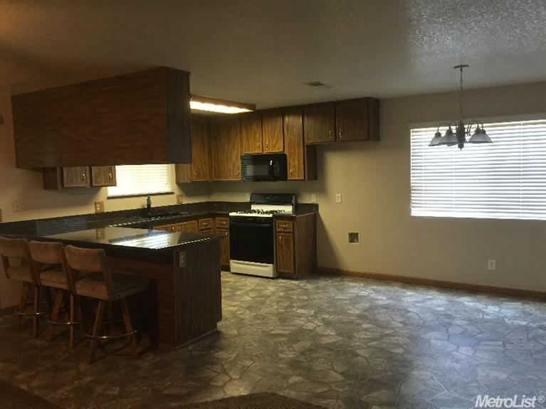 1363 Snyder St, Manteca, CA 95336 photo 5