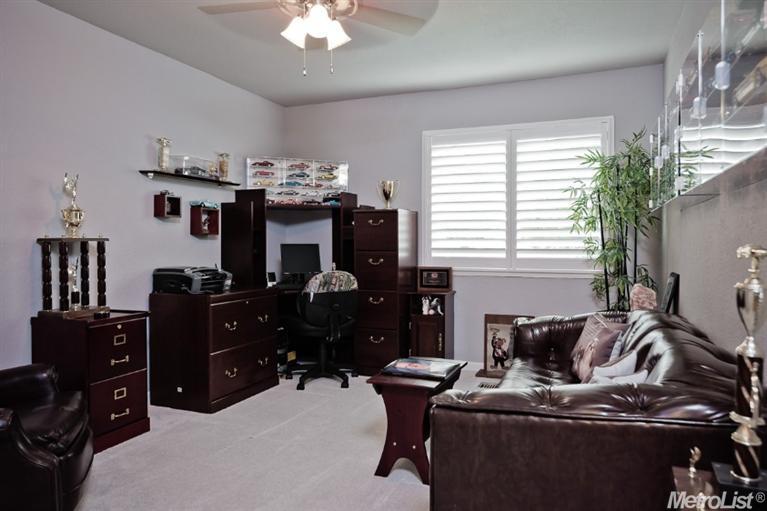 800 Woonsocket Ln, Modesto, CA 95355 photo 17
