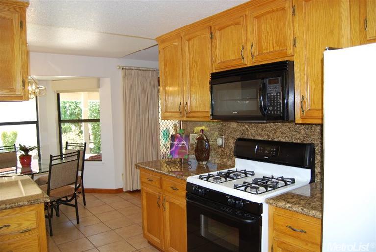 2010 Castleview Dr, Turlock, CA 95382 photo 2