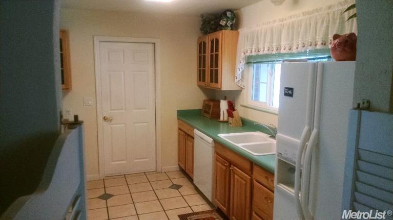 1424 Roosevelt Dr, Modesto, CA 95350 photo 4