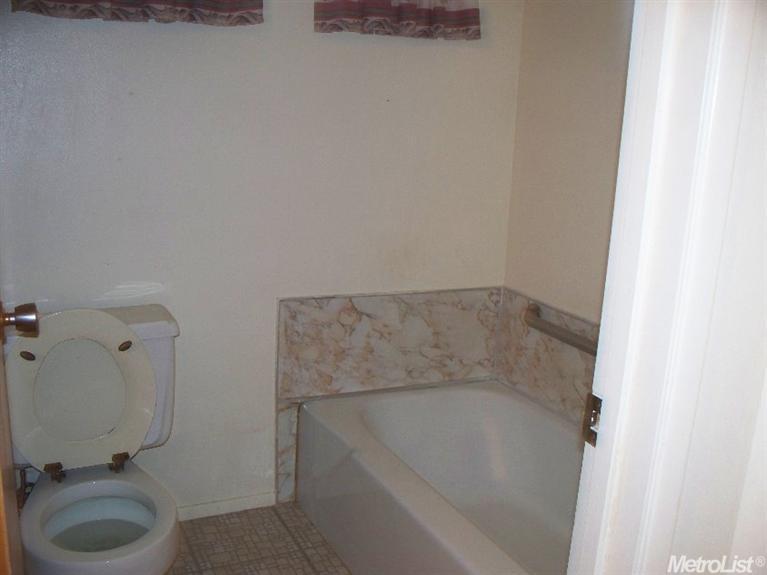8501 Stakes St, Patterson, CA 95363 photo 9