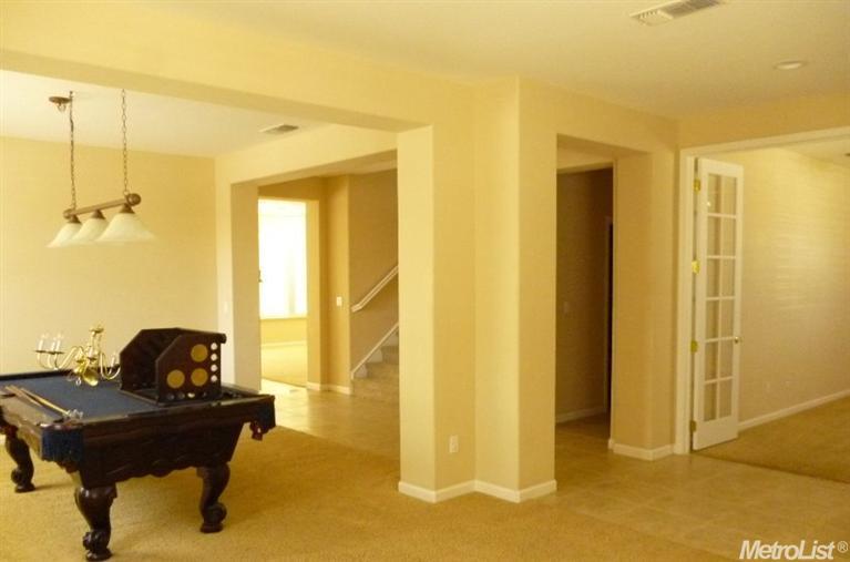 1096 Maugham Ct, Galt, CA 95632 photo 2