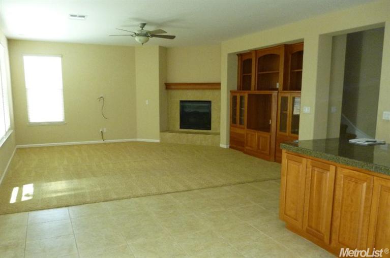 1096 Maugham Ct, Galt, CA 95632 photo 3