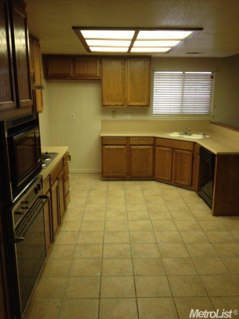 3909 Hennings Dr, Modesto, CA 95356 photo 2