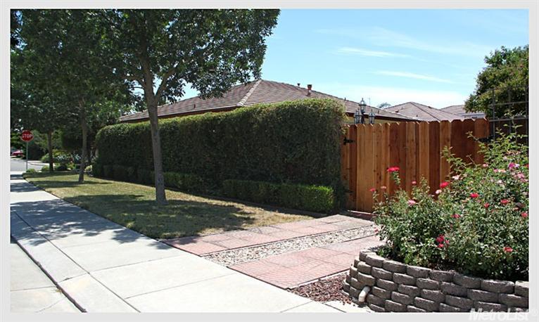 3429 Summer Dr, Modesto, CA 95355 photo 2