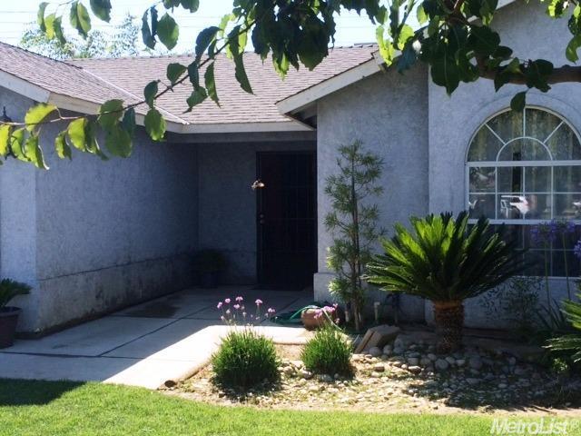 608 Blueridge Dr, Madera, CA 93637 photo 2