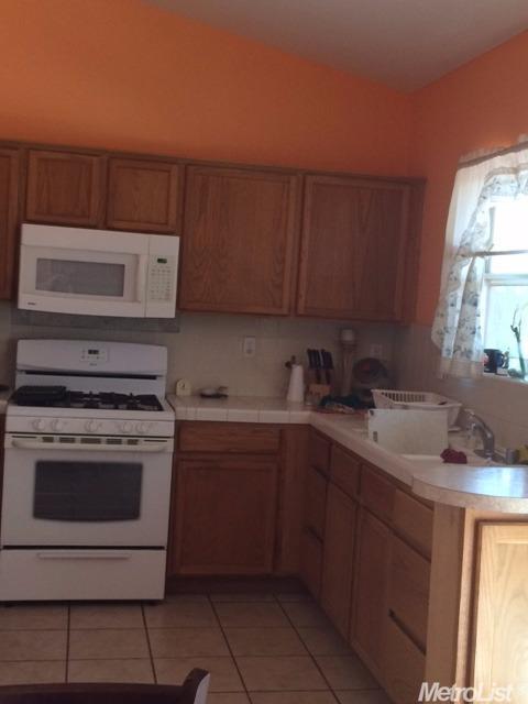 608 Blueridge Dr, Madera, CA 93637 photo 5