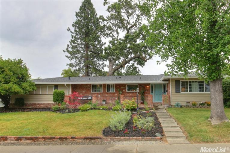 4514 Northampton Dr, Carmichael, CA 95608 photo 2