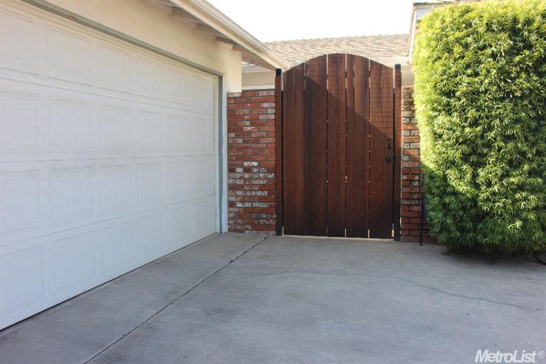 1104 Duchess Ct, Modesto, CA 95350 photo 2
