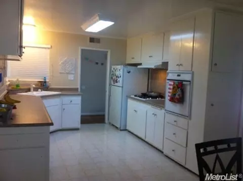 337 E Lancaster Dr, Stockton, CA 95207 photo 2