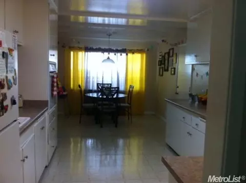 337 E Lancaster Dr, Stockton, CA 95207 photo 3