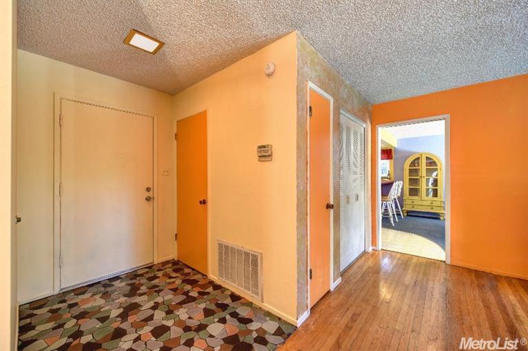 6625 Templeton Dr, Carmichael, CA 95608 photo 4